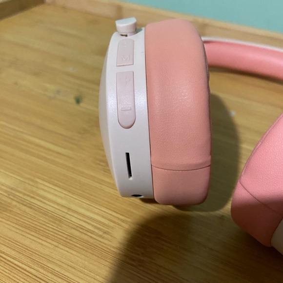 RoHS Pink Headphones - Picture 3 of 6